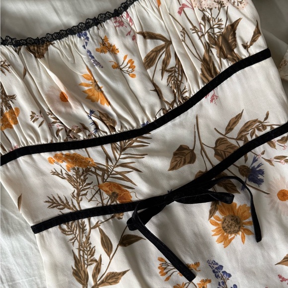 Reformation Floral Dress with Black Lace Trim - Picture 4 of 9